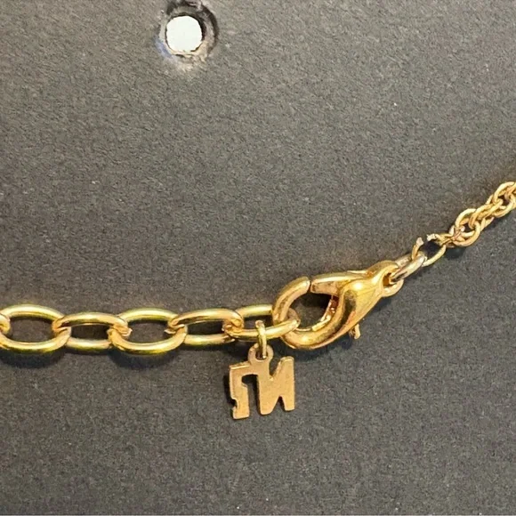 Nina Ricci Gold Heart Necklace - Picture 3 of 5